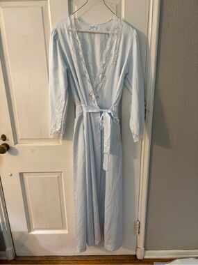 Sara Beth Vintage Blue Wrap Robe Tie Belted Lace Trim Embroidered Long Sleeve M